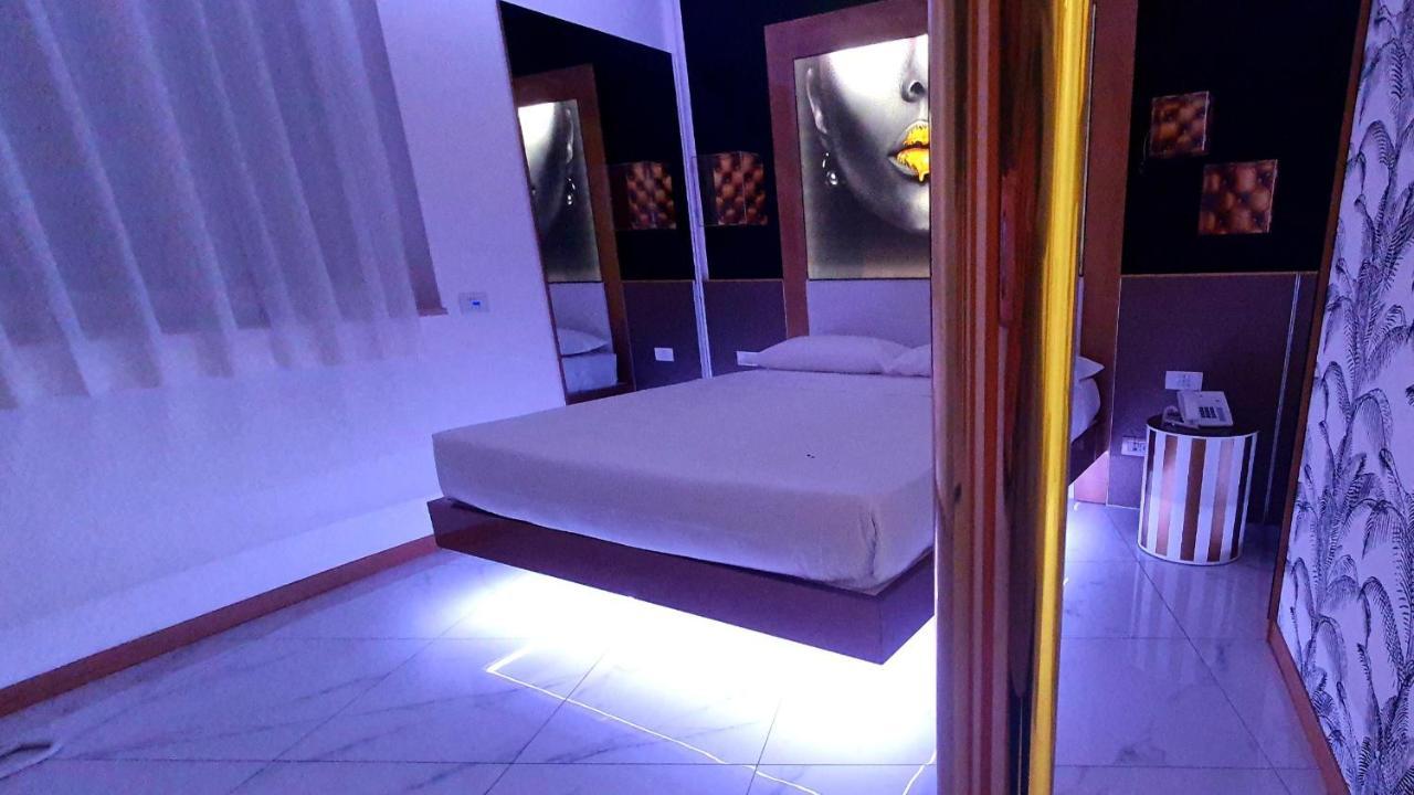 C Rooms - Love Motel Monza Cinisello Balsamo Exterior photo